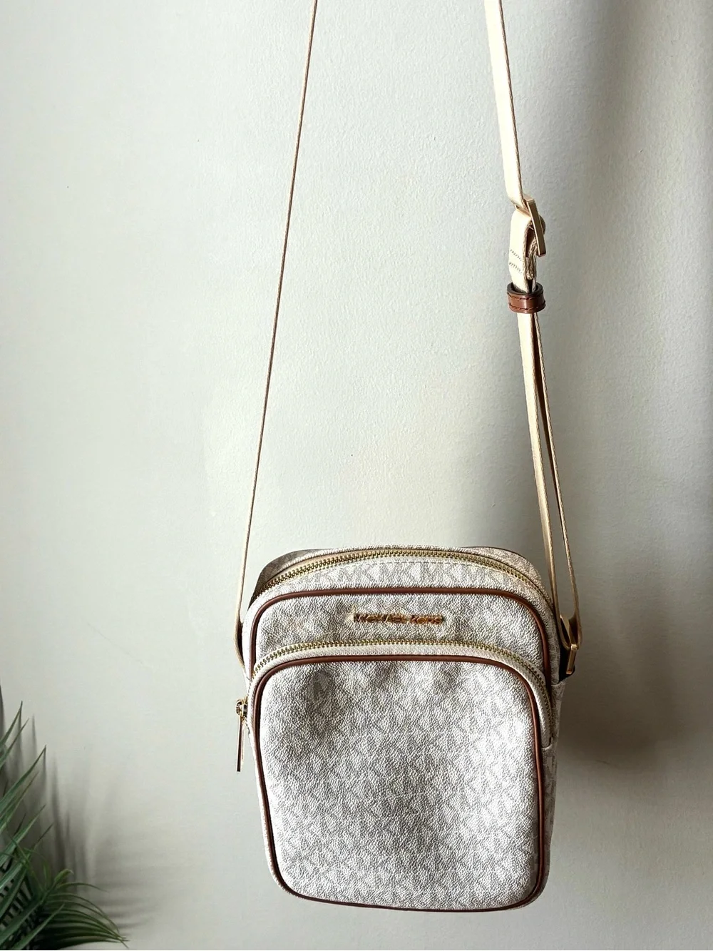 Michael Kors Women’s Cream Signature Crossbody Bag